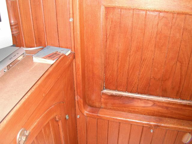 DSCF8627.JPG - Port door, lower left